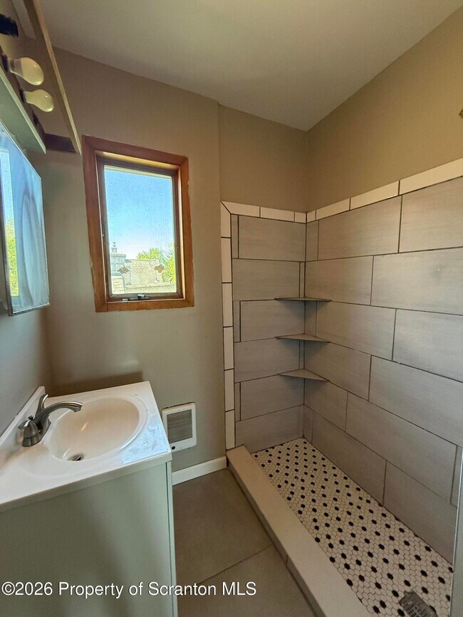 Building Photo - 1706 Prospect Ave