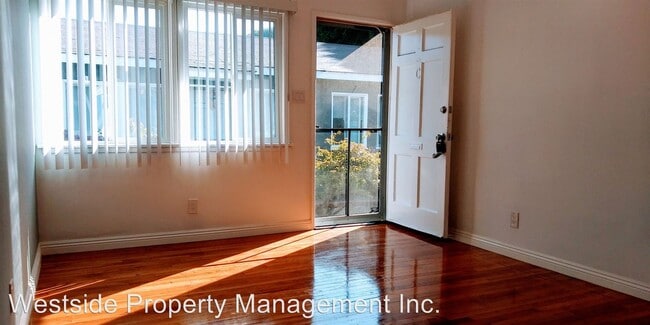 Building Photo - 2439 Oak St