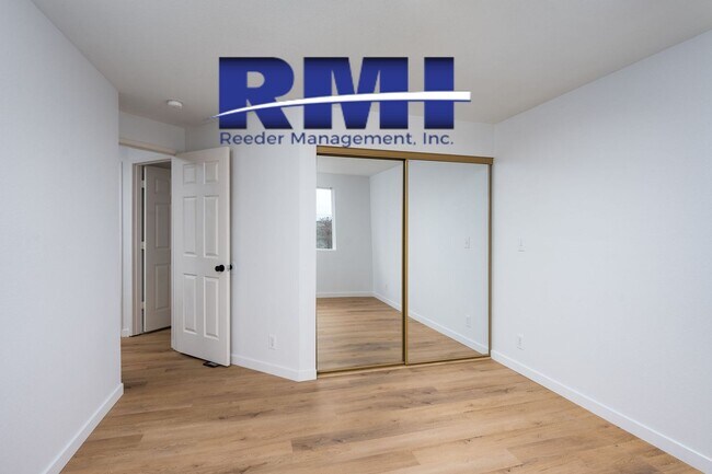 Building Photo - Charming 3 Bedroom 1.5 bathroom home awaits!