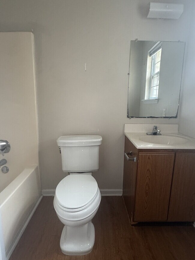 Building Photo - 106 Glenside Ct