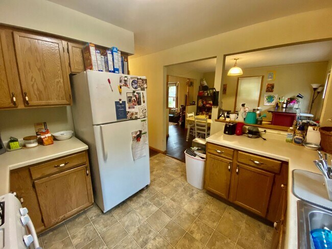 Building Photo - Gorgeous BIG 5BD/3BA House near the U of M...