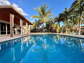 Building Photo - 1478 NE 57th St