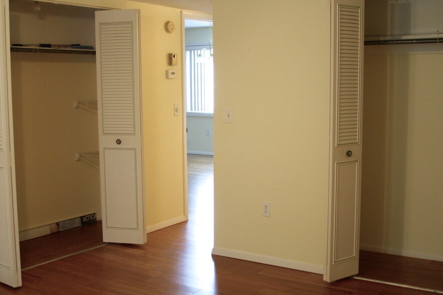 Building Photo - 4210 Ironwood Cir
