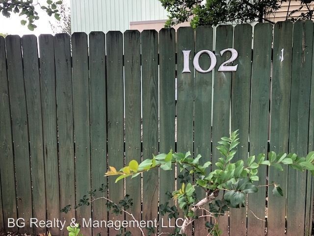 Building Photo - 2 br, 1.5 bath House - 102 Cougar Ridge #1