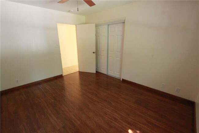 Building Photo - 2305 Wilke Dr