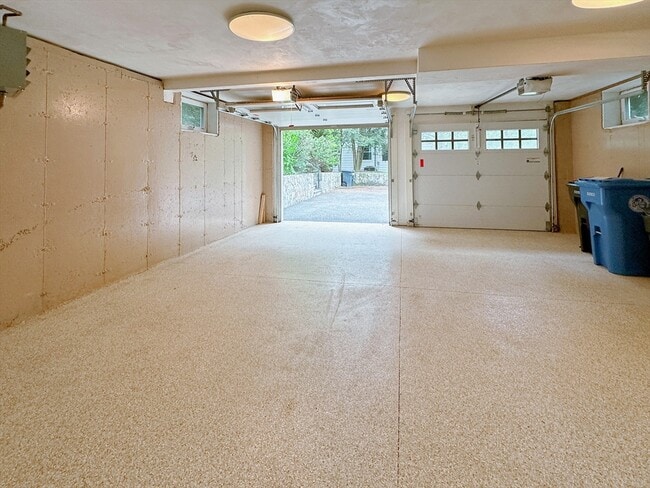 Building Photo - 62 Country Club Ln