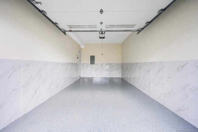 Building Photo - 6 Beacon Square