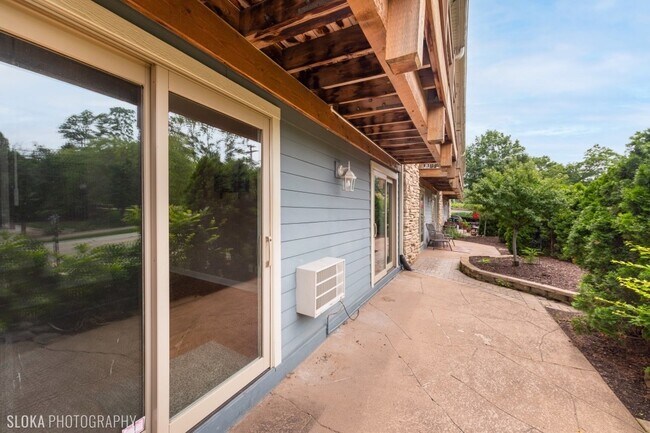 Building Photo - 300 Opatrny Dr