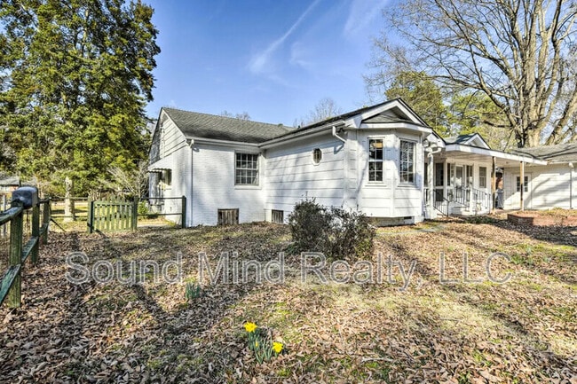 Building Photo - 144 Parkwood Cir