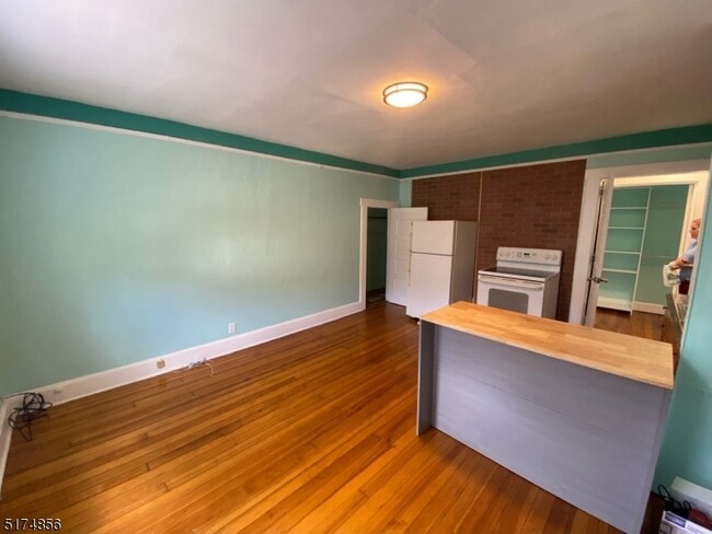 Building Photo - 313 Hoover Ave