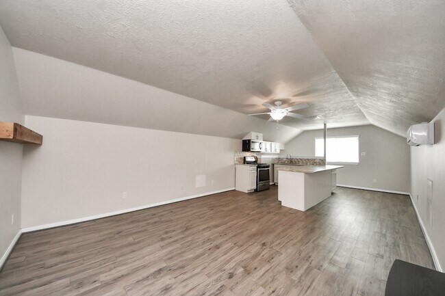 Building Photo - 2009 Amado Ln