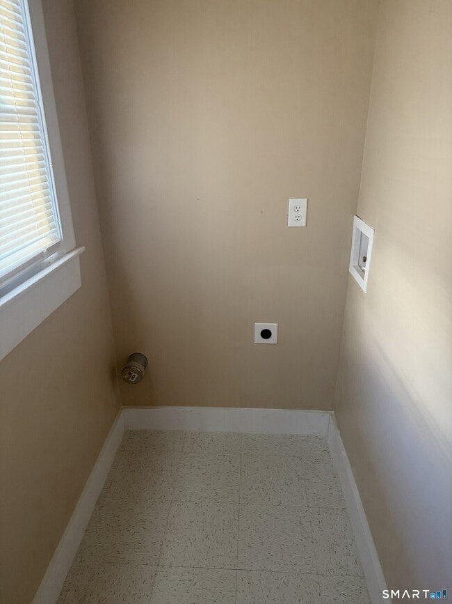 Building Photo - 597 Ogden St