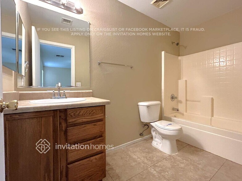 Building Photo - 5033 S 24th Ave