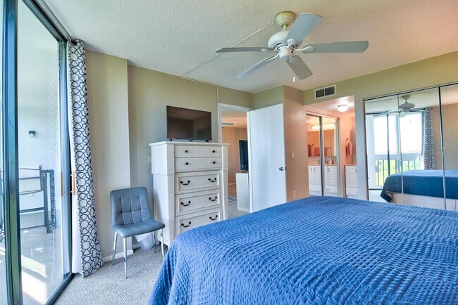 Building Photo - 900 Cove Cay Dr