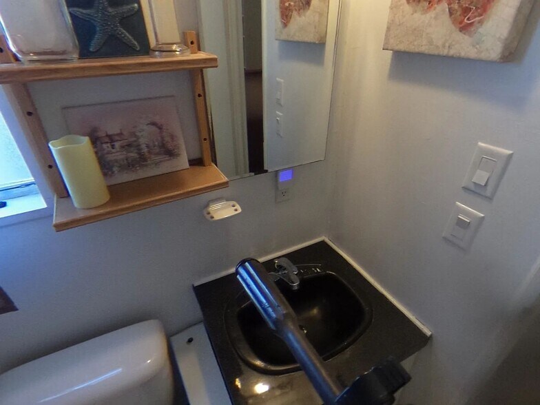 Building Photo - 204 Royal St