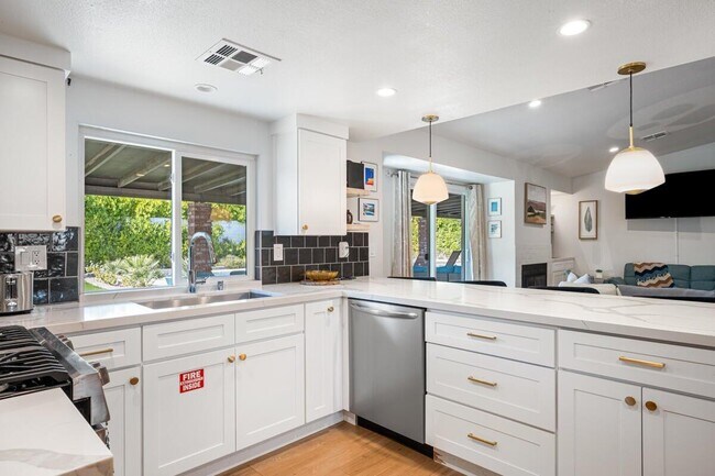Building Photo - 2241 N San Gorgonio Rd
