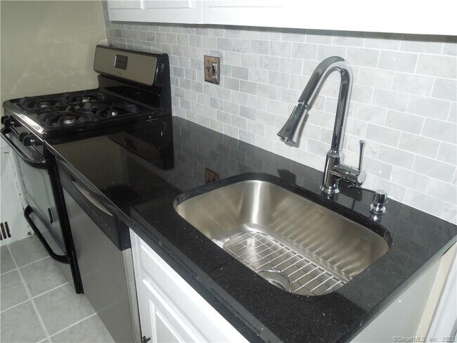 Building Photo - 70 Strawberry Hill Ave