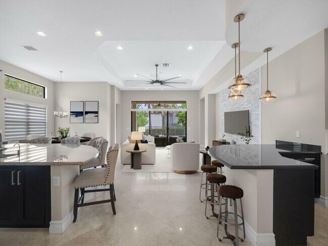 Building Photo - 9931 Bozzano Dr