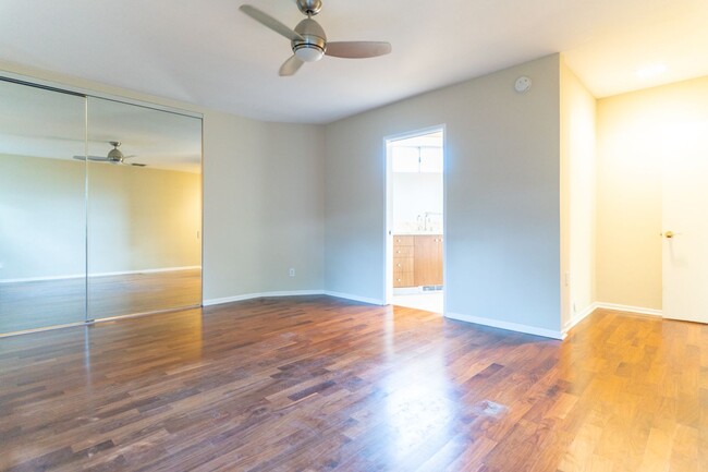 Building Photo - Beautiful 3b2b Home with Private Fenced Ya...