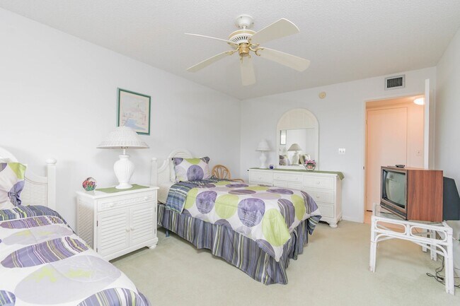 Building Photo - 353 S US Hwy 1