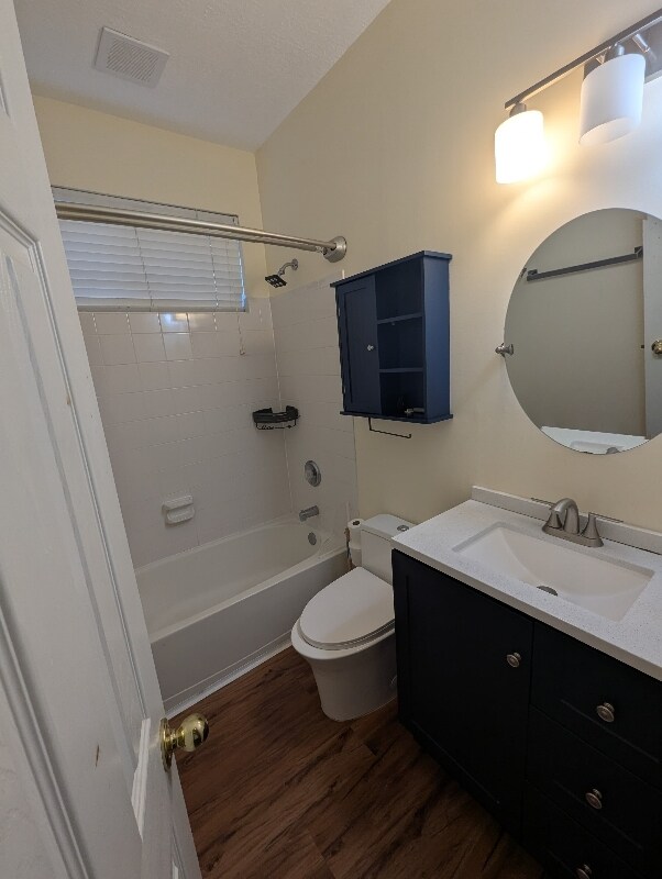 Building Photo - 4030 Harwood Dr