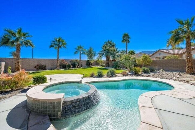 Building Photo - 60636 Desert Shadows Dr