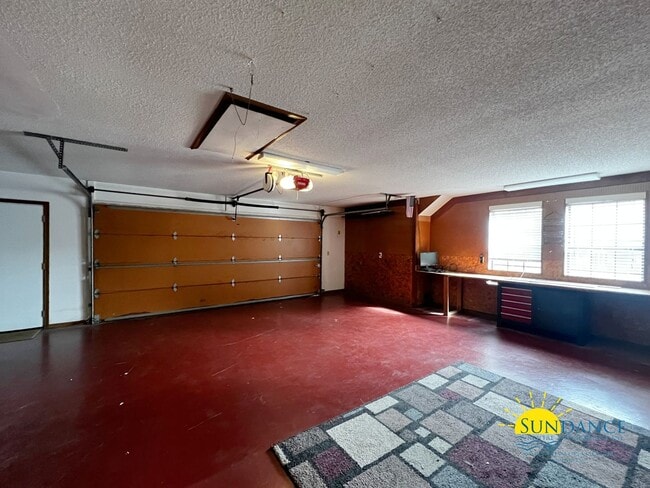 Building Photo - Custom home at the end of a large cul-de-sac in South Crestview!