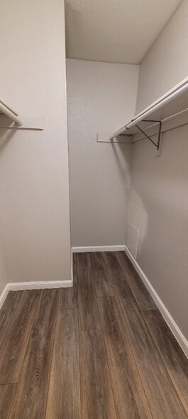 Building Photo - 730 Memorial Mews St