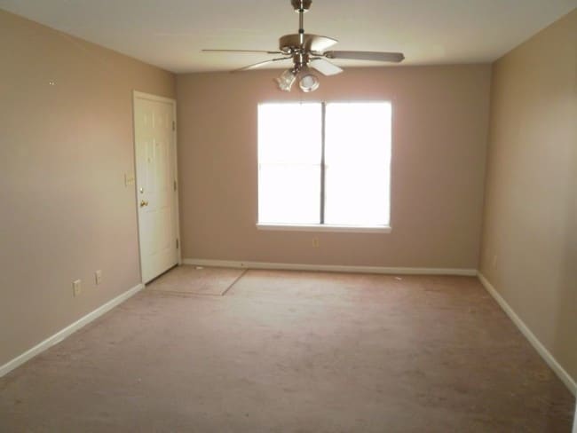 Building Photo - Kenwood Pointe Apartments: Washer and Drye...