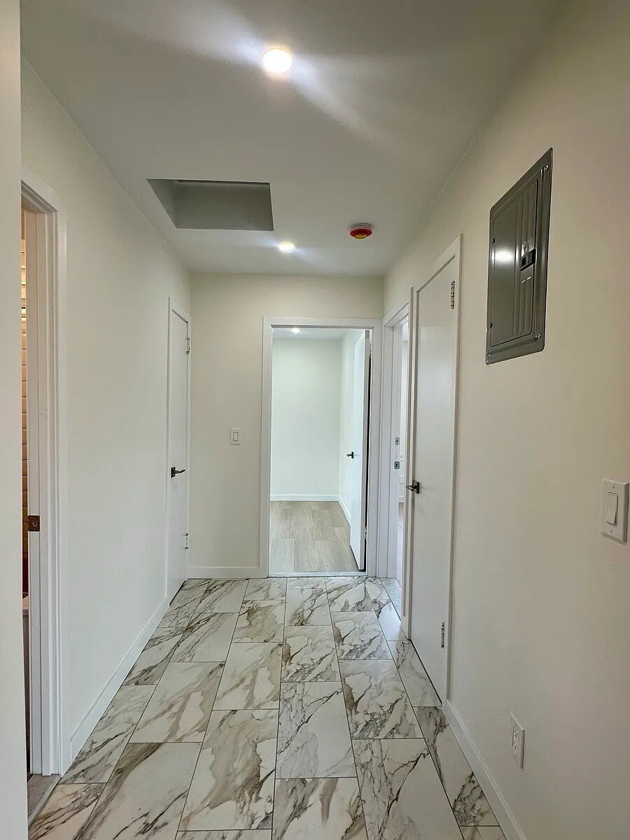 Building Photo - 2805 Saint Theresa Ave