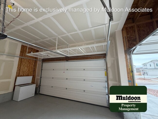 Building Photo - Beautiful modern rancher with everything on one level!