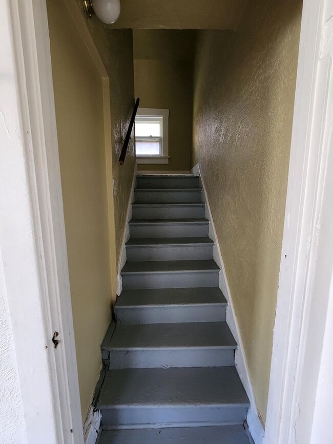 Building Photo - Newly remodeled 2 bedroom, 1.5 bathroom House