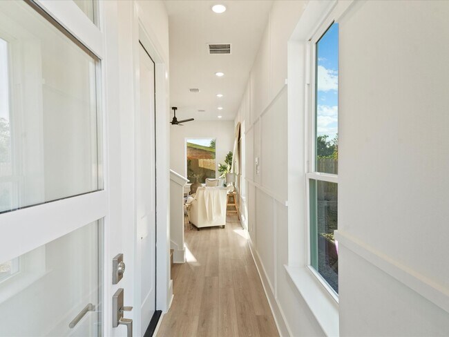 Building Photo - 227 Noras Ln