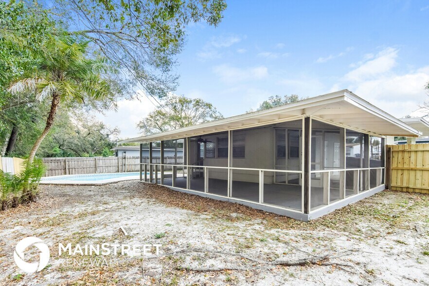 Building Photo - 504 Hillside Dr