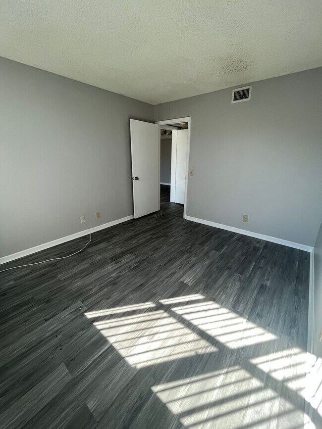 Building Photo - TWO BEDROOM TWO BATHROOM !! WATERFRONT COMMUNITY