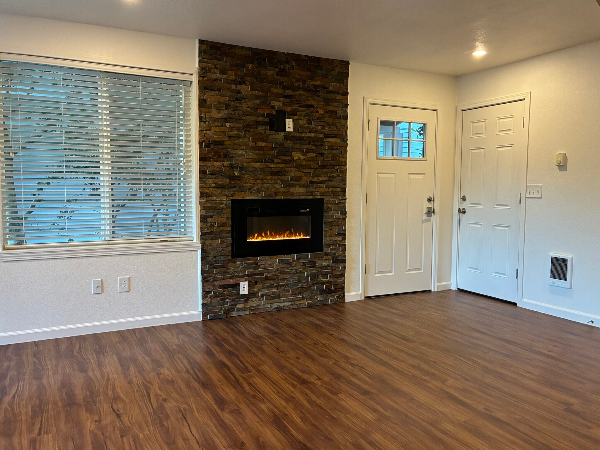 Living room - 9301 SW Hill St