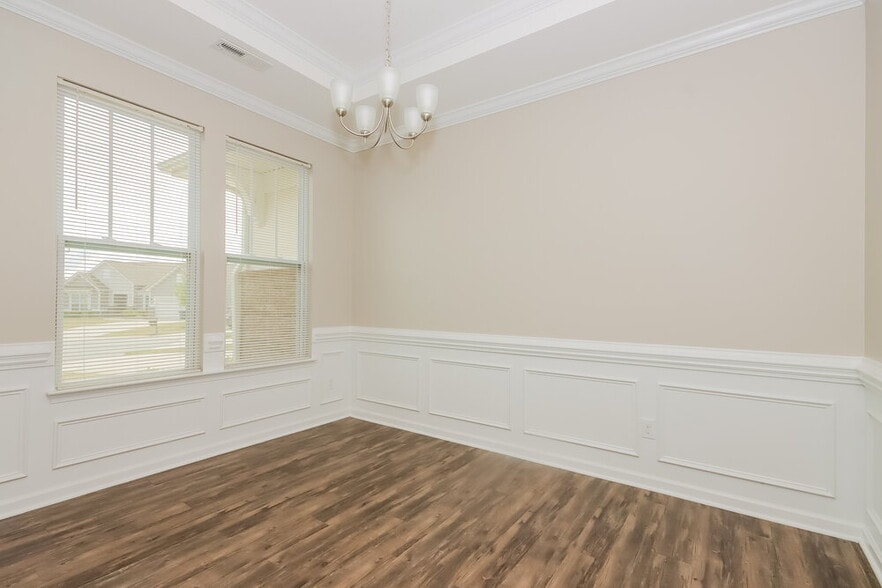 Building Photo - 1326 Aurora Ct