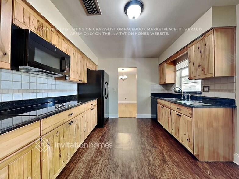 Building Photo - 2213 Brookshire Ave