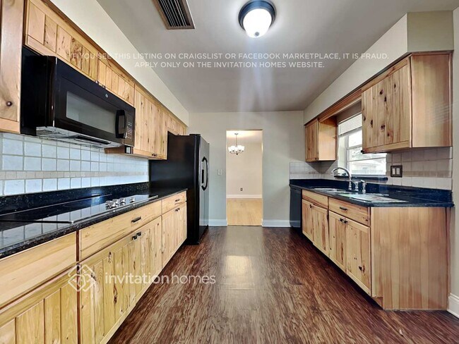 Building Photo - 2213 Brookshire Ave