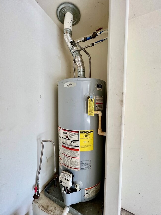 Building Photo - 3210 Blue Bonnet Dr