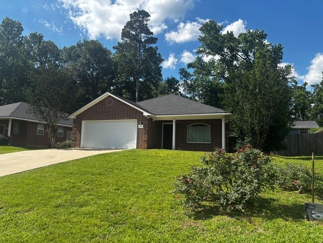 Building Photo - 3 bed 2 bath House