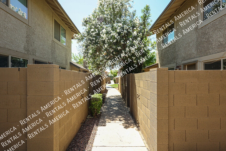 Building Photo - 1254 N 85th Pl