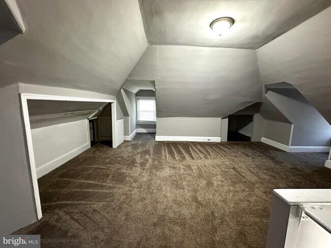 Building Photo - 6539 Park Ave