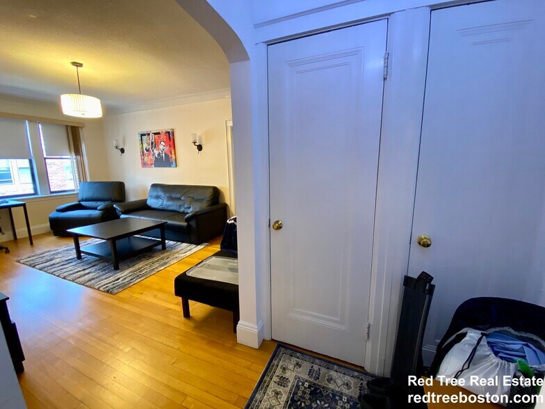 Building Photo - 137 Englewood Ave