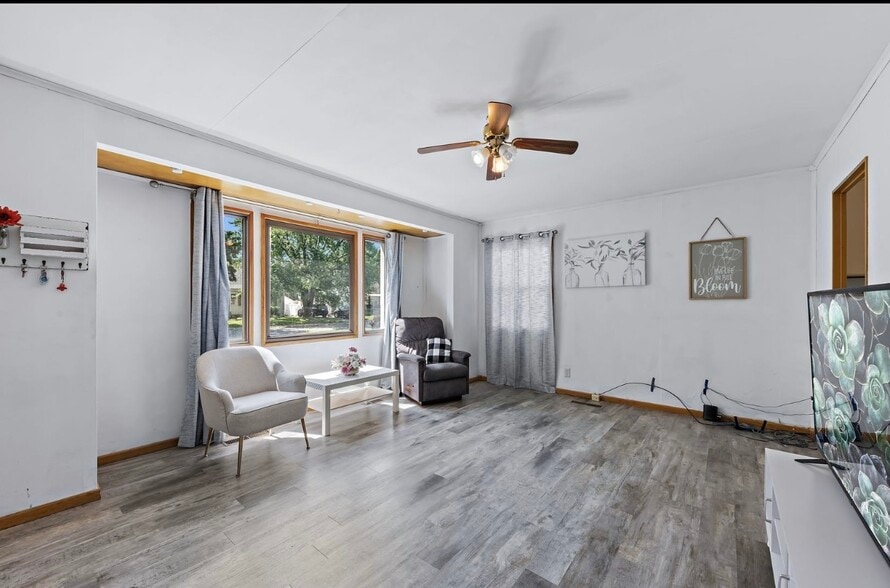 Building Photo - 329 W River St