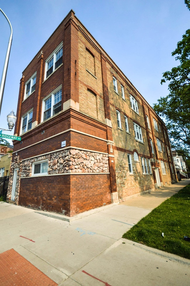Building Photo - 3734 W. Diversey Ave.