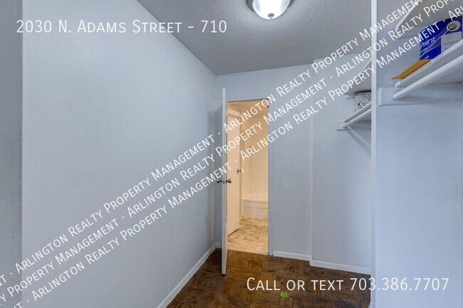 Building Photo - 2030 N Adams St