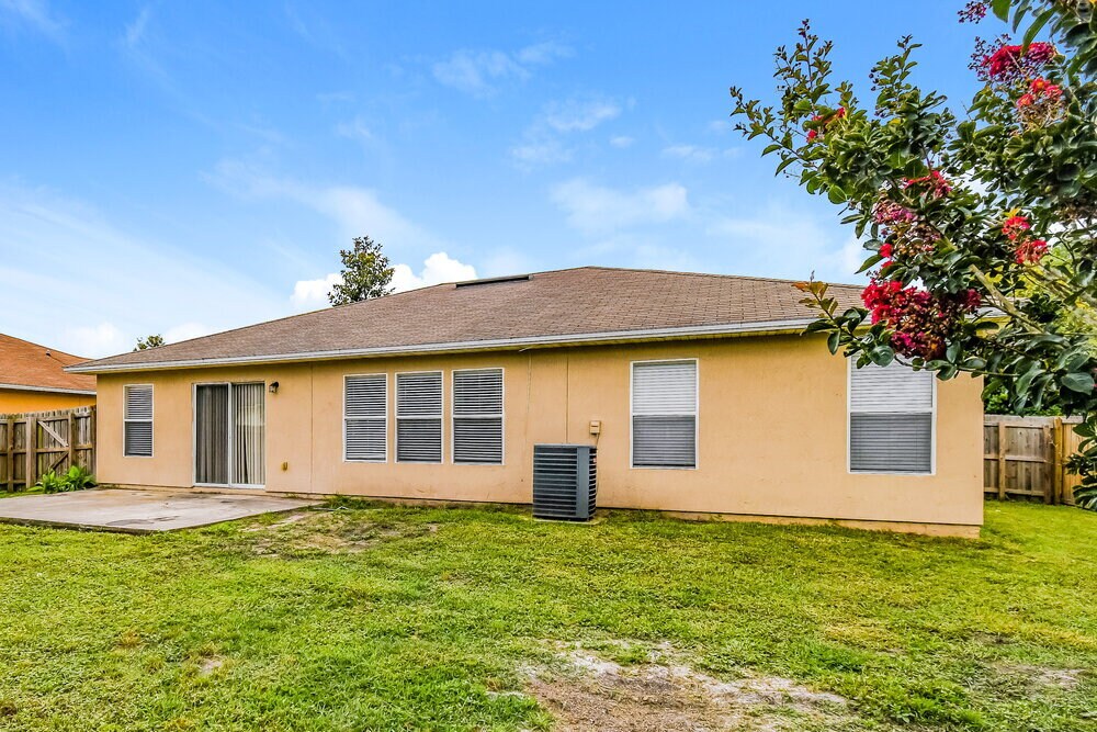 Building Photo - 2267 Brian Lakes Dr E