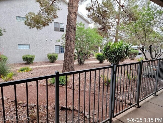 Building Photo - 1ST FLOOR UNIT IN HEART OF GREEN VALLEY!!