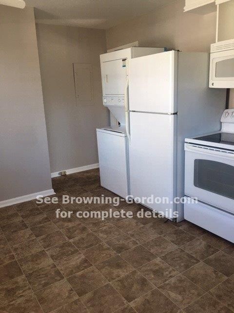 Building Photo - Two Bedroom Duplex in the Belle Meade Area